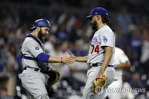 승리 지킨 다저스 마무리 얀선[AP=연합뉴스]