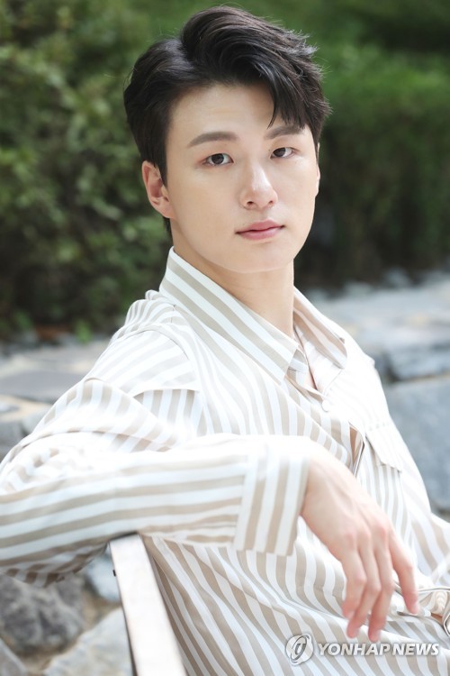 연기 경력 쌓고 있는 신승호(서울=연합뉴스) 강민지 기자 = 배우 신승호가 지난 27일 서울 종로구 연합뉴스 사옥에서 진행된 인터뷰에 앞서 포즈를 취하고 있다. 2019.9.28 mjkang@yna.co.kr