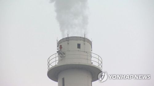 미세먼지 배출하는 굴뚝[연합뉴스TV 제공]