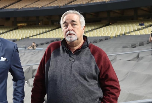 빌 플렁킷 기자(로스앤젤레스=연합뉴스) 서명곤 기자 = 미국 메이저리그 내셔널리그 사이영상 유권자 30명 중 한 명인 오렌지카운티레지스터 빌 플렁킷 기자가 2일(한국시간) 미국 캘리포니아주 로스앤젤레스 다저스타디움에서 그라운드를 바라보고 있다. [2019. 10.2]
 seephoto@yna.co.kr