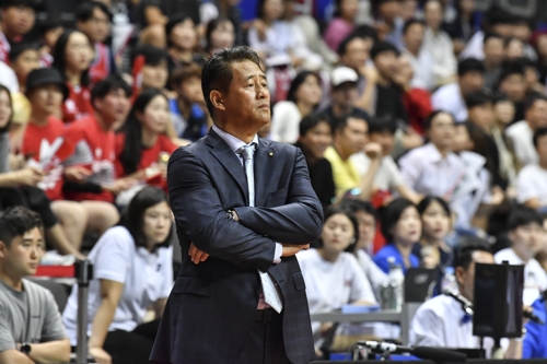 경기 지켜보는 추일승 감독[KBL 제공]