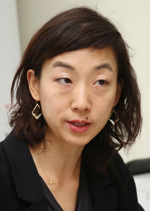 '오버씨'의 윤성아 감독(부산=연합뉴스) 이재희 기자 = 제24회 부산국제영화제 와이드 앵글 섹션에 초청된 '오버씨'를 연출한 윤성아 감독이 연합뉴스와 인터뷰를 하고 있다. 2019. 10. 6.