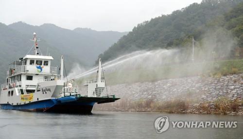 북한강 최상류 돼지 열병 차단 방역 [연합뉴스 자료사진]