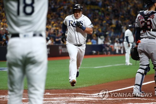 1회 득점하는 최지만[로이터/USA투데이스포츠=연합뉴스]