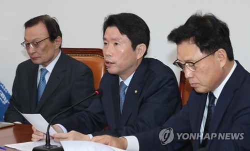 발언하는 이인영(서울=연합뉴스) 하사헌 기자 = 더불어민주당 이인영 원내대표가 11일 오전 국회에서 열린 최고위원회의에서 발언하고 있다. 2019.10.11 toadboy@yna.co.kr