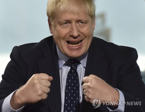 영국 총리 "이달 말 무슨 일이 있어도 EU 탈퇴"(샐퍼드 AFP=연합뉴스) 보리스 존슨 영국 총리가 29일(현지시간) 보수당 연례 전당대회 참석에 앞서 맨체스터 인근 샐퍼드에서 BBC 방송의 시사프로그램 '앤드루 마 쇼'에 출연하고 있다. 존슨 총리는 이날 오는 10월 31일 무슨 일이 있더라도 브렉시트(Brexit)를 단행할 것이라고 밝혔다. leekm@yna.co.kr
