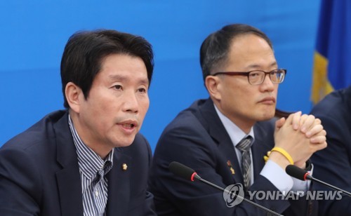 발언하는 이인영 원내대표(서울=연합뉴스) 하사헌 기자 = 20일 오후 국회에서 열린 더불어민주당 검찰개혁특별위원회에서 이인영 원내대표가 발언하고 있다. 2019.10.20 toadboy@yna.co.kr