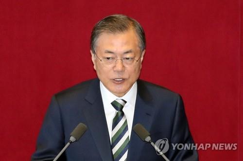 시정연설 하는 문재인 대통령   (서울=연합뉴스) 한상균 기자 = 문재인 대통령이 22일 오전 국회에서 내년도 예산안에 대한 시정연설을 하고 있다. 2019.10.22