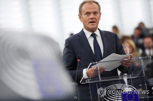 2019년 10월 22일 도날트 투스크 유럽연합(EU) 정상회의 상임의장이 프랑스 스트라스부르에서 EU 정상회의 결과와 관련한 토론에서 발언을 하고 있다. [AFP=연합뉴스자료사진]