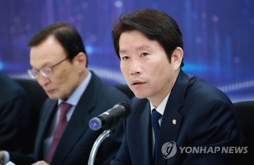 발언하는 이인영 원내대표(서울=연합뉴스) 한종찬 기자 = 더불어민주당 이인영 원내대표가 30일 오전 서울 구로구 케이웨더에서 열린 데이터 경제 활성화를 위한 현장 최고위원회의에서 발언하고 있다. saba@yna.co.kr