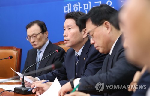 발언하는 이인영 원내대표(서울=연합뉴스) 안정원 기자 = 더불어민주당 이인영 원내대표가 18일 오전 서울 여의도 국회에서 열린 최고위원회의에서 발언하고 있다. 2019.11.18 jeong@yna.co.kr