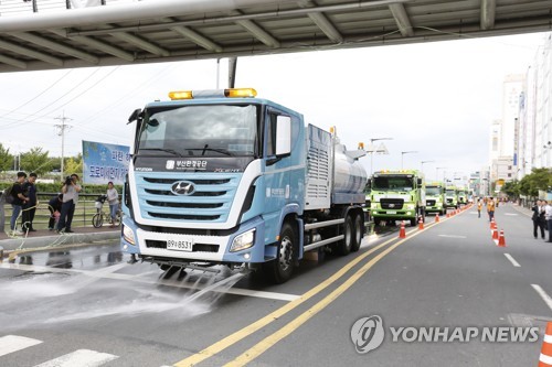 부산환경공단 미세먼지 제거 차량[부산시 제공]