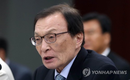 이해찬 대표 모두발언(사천=연합뉴스) 김동민 기자 = 더불어민주당 이해찬 대표가 20일 오전 경남 사천시 한국항공우주산업(KAI)에서 열린 현장 최고위원회의에서 모두발언하고 있다. 2019.11.20 image@yna.co.kr