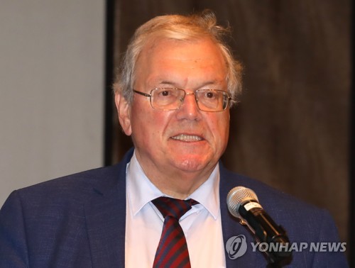 기조연설 하는 후베르트 바이거 분트의장(서울=연합뉴스) 정하종 기자 = 후베르트 바이거 분트의장이 28일 서울 포시즌스호텔에서 열린 'DMZ 평화협력 국제포럼'에서 기조연설을 하고 있다. 2019.11.28 chc@yna.co.kr