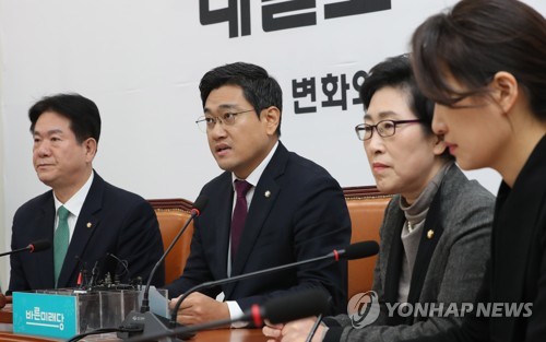 발언하는 오신환(서울=연합뉴스) 하사헌 기자 = 바른미래당 오신환 원내대표가 3일 오전 서울 여의도 국회에서 열린 원내대책회의에서 발언하고 있다. 2019.12.3 toadboy@yna.co.kr