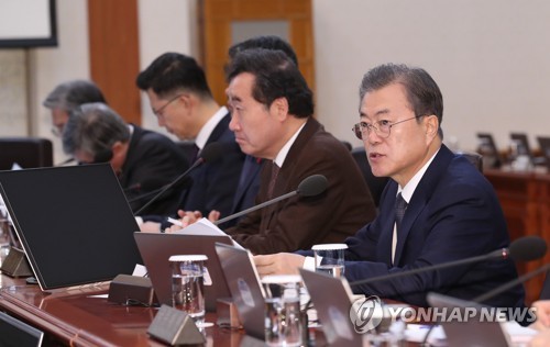 국무회의 주재하는 문 대통령(서울=연합뉴스) 이진욱 기자 = 문재인 대통령이 3일 오전 청와대에서 열린 국무회의를 주재하고 있다. cityboy@yna.co.kr