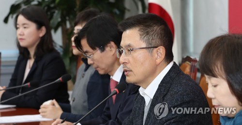 발언하는 황교안 대표(서울=연합뉴스) 하사헌 기자 = 자유한국당 황교안 대표가 5일 오전 서울 여의도 국회에서 열린 최고위원회의에서 발언하고 있다. 2019.12.5 toadboy@yna.co.kr