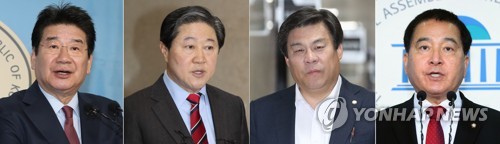 불꽃튀는 한국당 원내대표 경선(서울=연합뉴스) 자유한국당 원내대표 경선을 하루 앞둔 8일 강석호·유기준·김선동·심재철(왼쪽부터ㆍ기호순) 후보가 원내지휘봉 쟁탈전을 벌이고 있다. 2019.12.8 [연합뉴스 자료사진] photo@yna.co.kr