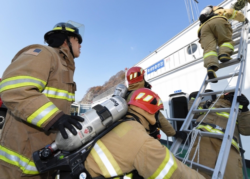한미 연합 소방 교육 훈련[해군작전사령부 제공. 재판매 및 DB금지]
