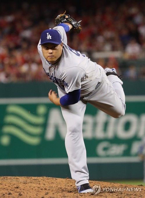 류현진 PS 통산 3승10월 6일(현지시간) 오후 워싱턴 D.C. 내셔널스파크에서 열린 미국프로야구 메이저리그(MLB) 내셔널리그 디비전시리즈 3차전 로스앤젤레스 다저스와 워싱턴 내셔널스와의 경기. 류현진이 힘차게 공을 던지고 있다. [연합뉴스 자료사진]