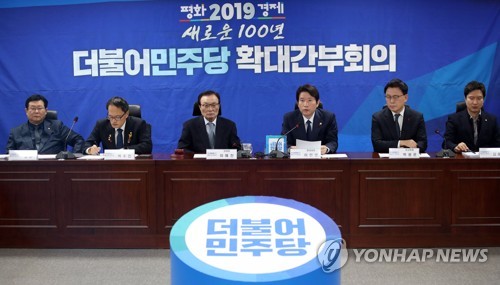 확대간부회의서 발언하는 이인영(서울=연합뉴스) 김인철 기자 = 더불어민주당 이인영 원내대표가 13일 오전 국회 의원회관에서 열린 확대간부회의에서 발언하고 있다. yatoya@yna.co.kr