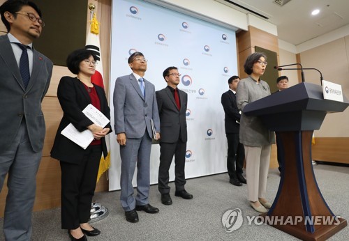 스포츠혁신위 권고8월 22일 정부서울청사에서 문화체육관광부 스포츠혁신위원회 문경란 위원장이 '엘리트 스포츠 시스템 개선 및 선수 육성체계 선진화, 체육단체 선진화를 위한 구조개편' 권고를 발표하고 있다.