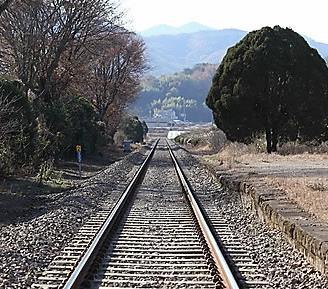 낙후한 비전철 단선[연합뉴스 자료사진]