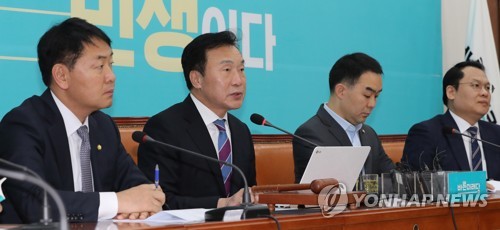 발언하는 손학규(서울=연합뉴스) 하사헌 기자 = 바른미래당 손학규 대표가 20일 오전 서울 여의도 국회에서 열린 최고위원회의에서 발언하고 있다. 2019.12.20 toadboy@yna.co.kr