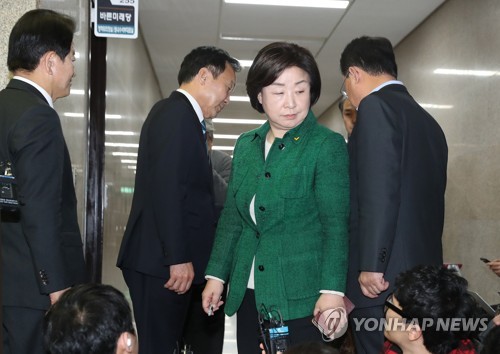 한국당 제외, 선거법 합의한 야 3+1 대표(서울=연합뉴스) 안정원 기자 = 바른미래당 손학규 대표와 야당 대표들이 23일 오전 서울 여의도 국회에서 석패율제 포기, 선거법 일괄상정 등 합의안을 발표한 뒤 자리를 떠나고 있다.
민주평화당 정동영 대표(왼쪽부터), 바른미래당 손학규 대표, 정의당 심상정 대표, 대안신당 유성엽 창당준비위원장. 2019.12.23 jeong@yna.co.kr