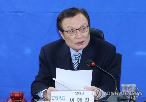 발언하는 이해찬 대표(서울=연합뉴스) 진성철 기자 = 더불어민주당 이해찬 대표가 27일 국회 의원회관에서 열린 확대간부회의에서 발언하고 있다. 2019.12.27 zjin@yna.co.kr
