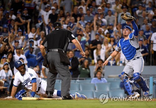 토론토 포수 리즈 맥과이어(오른쪽)[AFP=연합뉴스 자료사진]