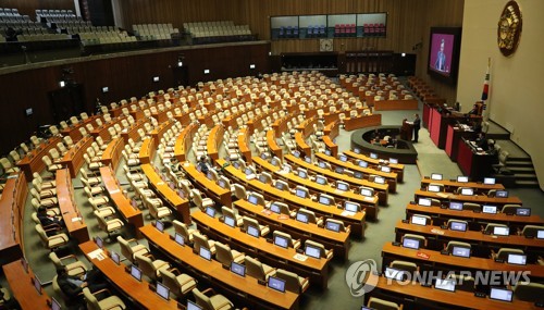12울 28일 오후 서울 여의도 국회 본회의장에서  '고위공직자범죄수사처(공수처) 법안'에 대한 무제한 토론(필리버스터)이 계속되고 있다.[연합뉴스 자료사진]