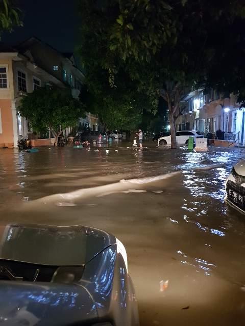 침수된 땅그랑 주택가 모습[독자 허미숙씨 제공=연합뉴스]