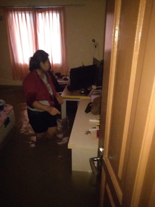 방안까지 침수된 한국 교민 주택[독자 정명석씨 제공=연합뉴스]