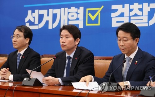 발언하는 민주당 이인영 원내대표(서울=연합뉴스) 안정원 기자 = 더불어민주당 이인영 원내대표가 2일 오전 서울 여의도 국회에서 열린 정책조정회의에서 발언하고 있다. jeong@yna.co.kr