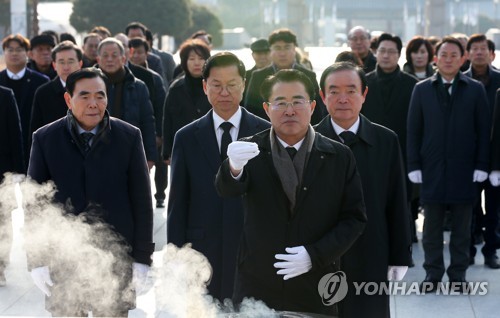 대안신당 5·18묘지 참배[연합뉴스 자료사진]