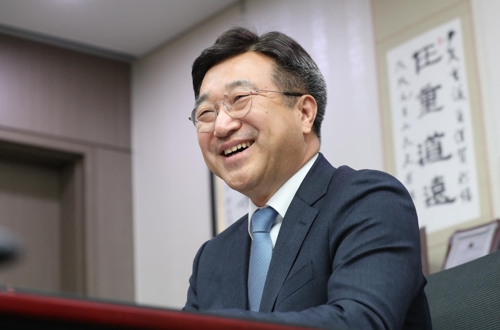 연합뉴스와 인터뷰하는 더불어민주당 윤호중 사무총장