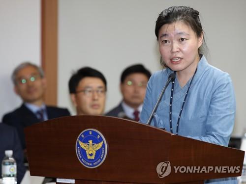 작년 국감에서 답변하는 임은정 부장검사[연합뉴스 자료사진] 임은정 울산지검 부장검사가 2019년 10월 4일 서울 서대문구 경찰청에서 열린 국회 행정안전위원회의 경찰청 국정감사에 참고인으로 출석해 의원 질의에 답하는 모습. 2019.10.4  pdj6635@yna.co.kr