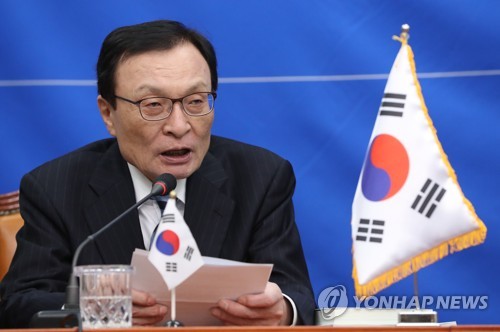 민주당 이해찬 대표(서울=연합뉴스) 안정원 기자  = 더불어민주당 이해찬 대표가 지난 2일 서울 여의도 국회에서 열린 '영입인재 3호' 발표 행사에서 인사말을 하고 있다. jeong@yna.co.kr