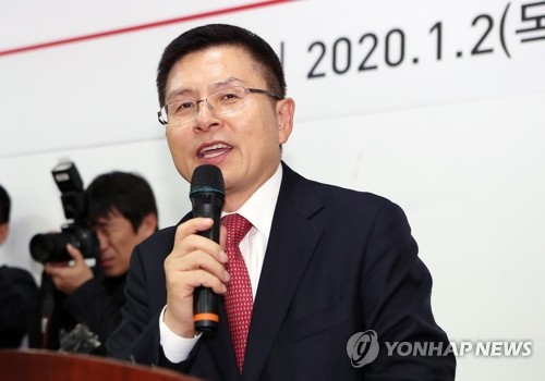 자유한국당 황교안 대표(대구=연합뉴스) 김현태 기자 = 자유한국당 황교안 대표가 2일 오후 대구시 수성구 대구시당에서 열린 대구시당·경북도당 신년인사회에서 인사말을 하고 있다. mtkht@yna.co.kr