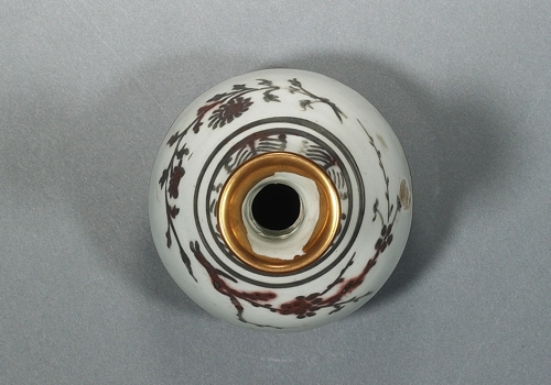 백자 동화매국문 병[국립중앙박물관 제공]