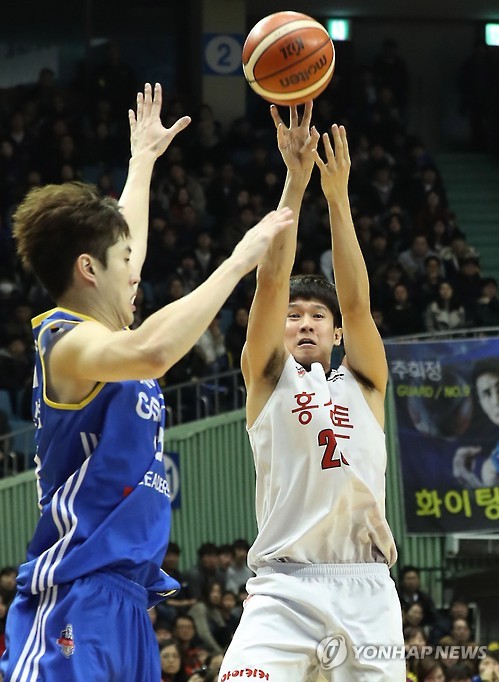 슛하는 인삼공사 전성현2017.1.30 [연합뉴스 자료사진]