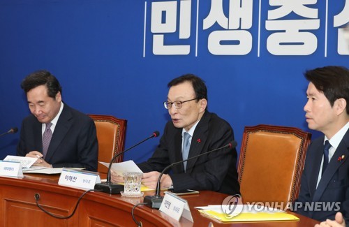 발언하는 민주당 이해찬 대표(서울=연합뉴스) 안정원 기자 = 더불어민주당 이해찬 대표가 6일 오전 서울 여의도 국회 더불어민주당 당대표회의실에서  열린 2020년 제1차 고위당정협의회에서 발언하고 있다.  jeong@yna.co.kr