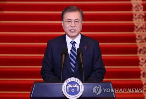 신년사 발표하는 문 대통령(서울=연합뉴스) 이진욱 기자 = 문재인 대통령이 7일 청와대에서 신년사를 발표하고 있다. 2020.1.7 citiboy@yna.co.kr