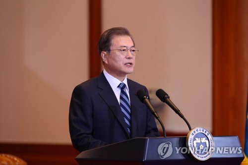 신년사 발표하는 문 대통령(서울=연합뉴스) 이진욱 기자 = 문재인 대통령이 7일 청와대에서 신년사를 발표하고 있다. citiboy@yna.co.kr