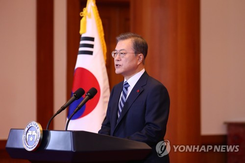 신년사 발표하는 문 대통령(서울=연합뉴스) 이진욱 기자 = 문재인 대통령이 7일 청와대에서 신년사를 발표하고 있다. citiboy@yna.co.kr