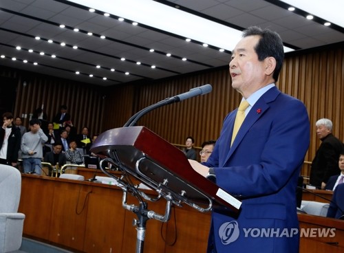 인사말 하는 정세균 총리 후보자(서울=연합뉴스) 진성철 기자 = 정세균 국무총리 후보자가 7일 국회에서 열린 인사청문회에서 인사말하고 있다. zjin@yna.co.kr