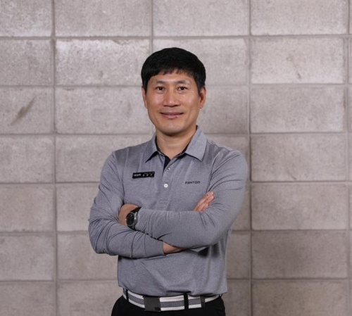 류현진 전담 트레이너로 합류한 김병곤 트레이닝 코치LG트윈스 출신 김병곤 트레이닝 코치는 8일 연합뉴스와 통화에서 2020년 류현진의 전담 트레이닝 코치로 활동하게 됐다고 밝혔다. 사진은 포즈를 취하고 있는 김 코치. [김병곤 트레이닝 코치 제공=연합뉴스]