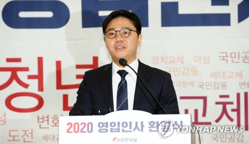 발언하는 탈북 인권운동가 지성호(서울=연합뉴스) 진성철 기자 = 제21대 총선을 앞두고 자유한국당에 영입된 탈북민 출신 인권운동가 지성호 씨가 8일 국회 의원회관에서 열린 한국당 영입인사 환영식에서 발언하고 있다. 2020.1.8 zjin@yna.co.kr