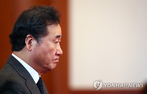 대통령 신년사 발표 참석한 이낙연 총리(서울=연합뉴스) 이진욱 기자 = 이낙연 총리가 지난 7일 오전 청와대에서 문재인 대통령 신년사 발표에 참석해 있다. citiboy@yna.co.kr